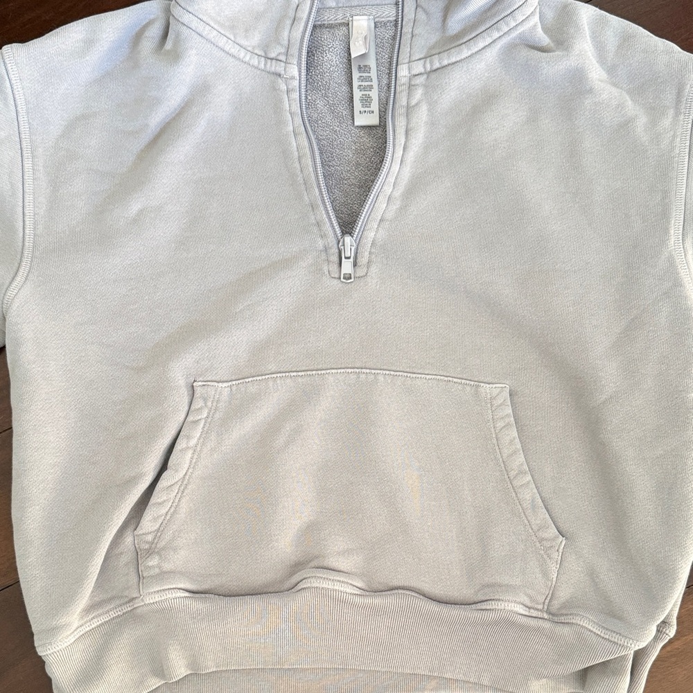 Skims cropped half zip up size small - Picture 3 of 3